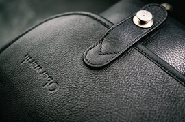 Oberwerth Little William Detailansicht Druckknopf und Leder