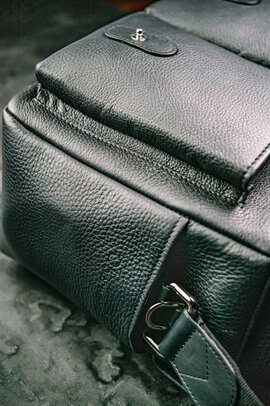 Oberwerth Little William Kameratasche Seitenansicht mit Tragegurt